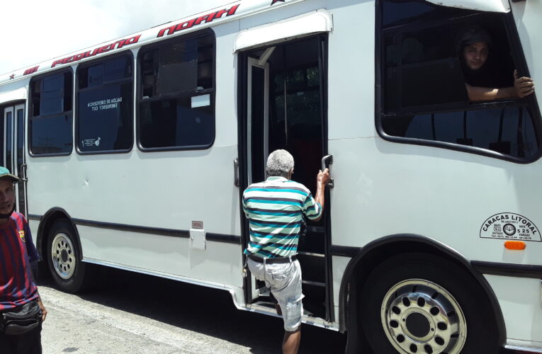 Transportistas de la Caracas-La Guaira cobran entre Bs.70 mil y 100 mil
