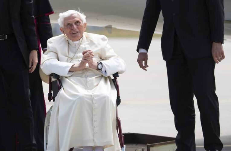 Benedicto XVI estaría gravemente enfermo