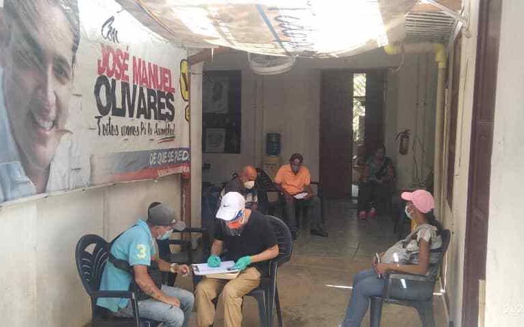 Más de 100 pacientes reciben fármacos en Manos para Vargas