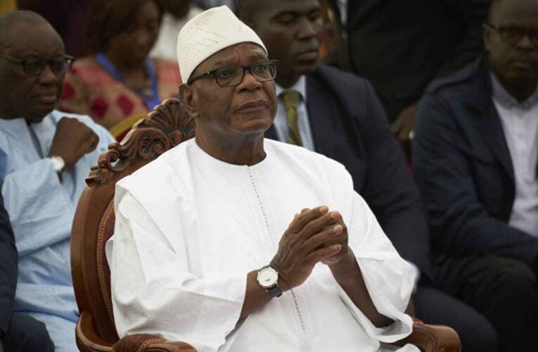 Dimite presidente de Mali y golpistas anuncian «transición civil»