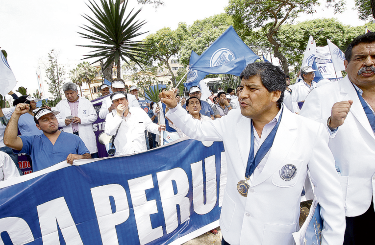 Federación Médica de Perú convoca a huelga de 48 horas