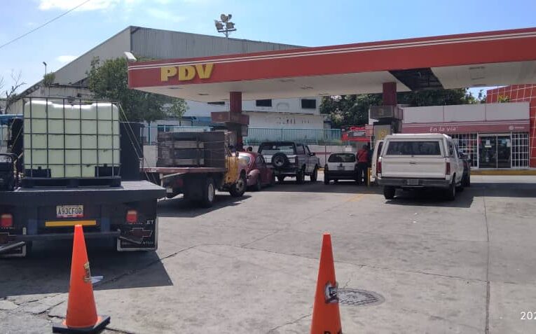 Vuelve a La Guaira el despacho de gasolina por número de placa