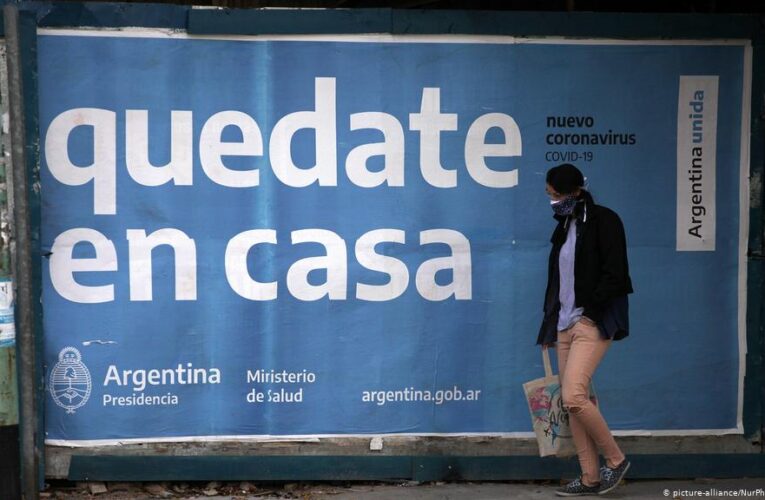 Argentina rebasa los 400.000 contagios