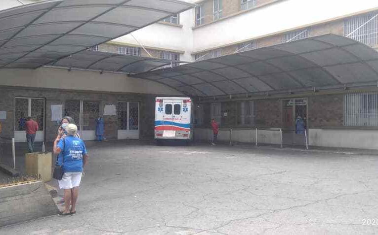 En el Hospital José María Vargas colapsaron los baños