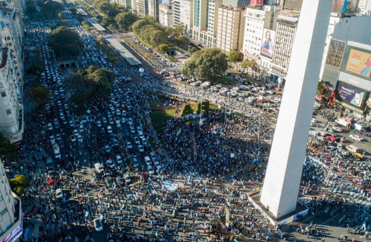 Argentinos salieron a protestar contra el gobierno