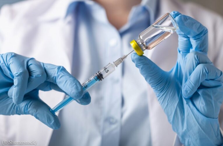 EEUU abierto a autorizar uso de vacuna antes de terminar su fase 3