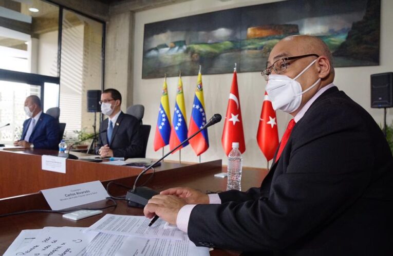 Venezuela y Turquía firman acuerdo para construir un hospital