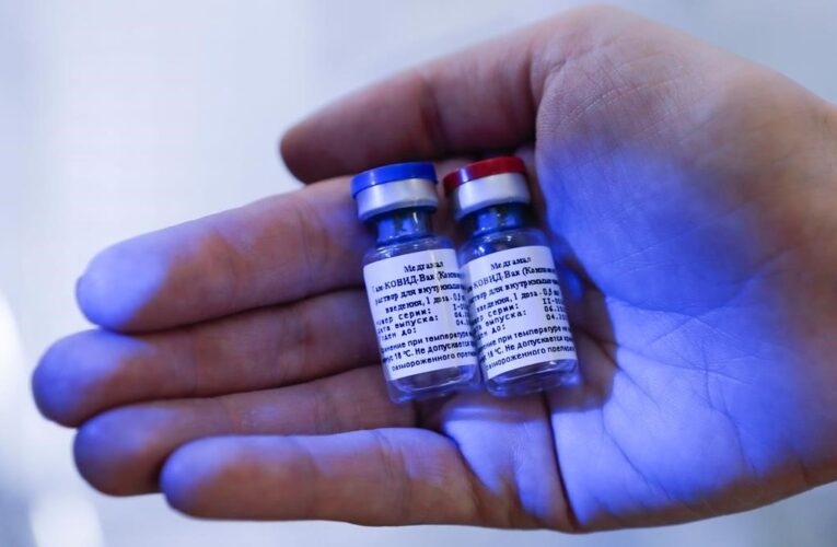 Informe ruso advierte que la vacuna aprobada no es segura