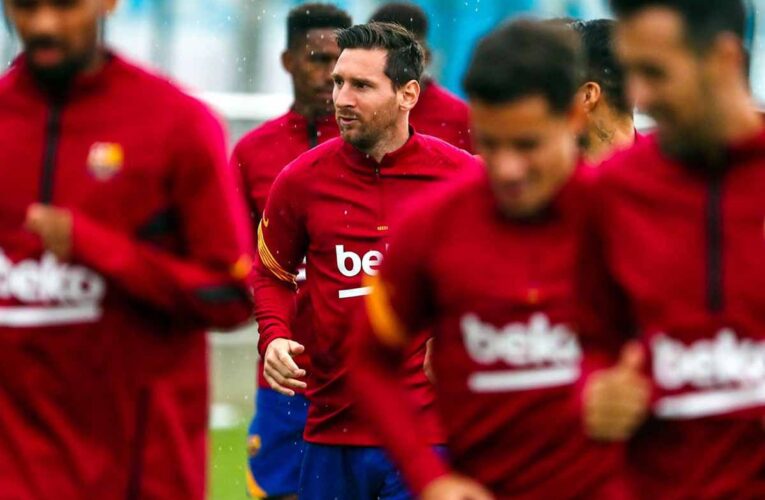 Messi ya entrena con sus compañeros