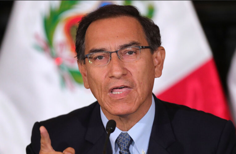 Congreso de Perú debate destitución del presidente Martín Vizcarra
