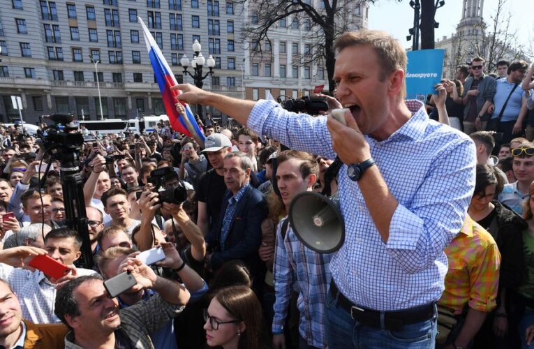Opositor ruso Alexei Navalny salió del coma