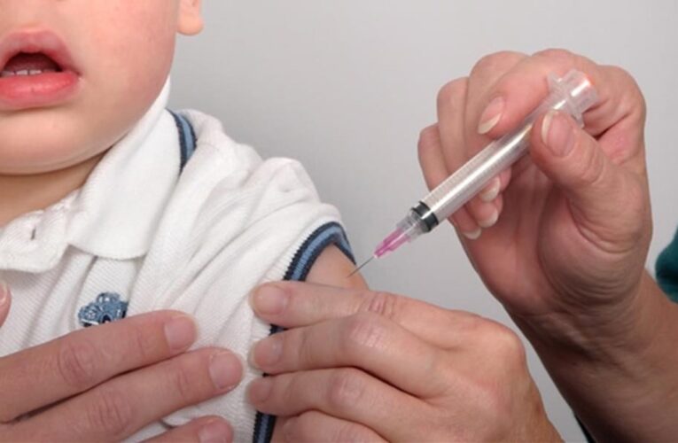 Vacunan a 2.426 en el primer día de la campaña