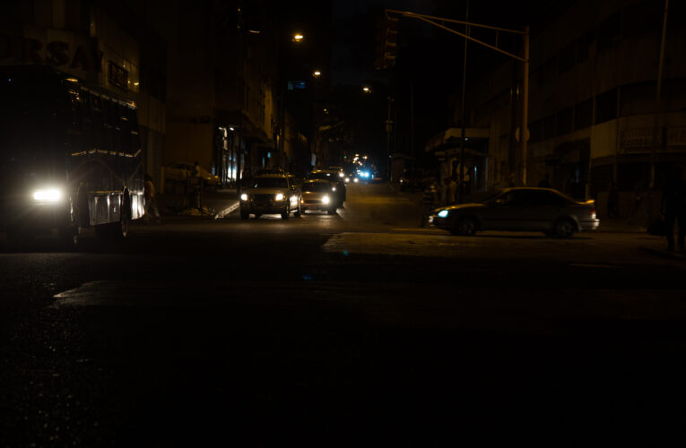 Bajón de luz en Caracas y 10 estados