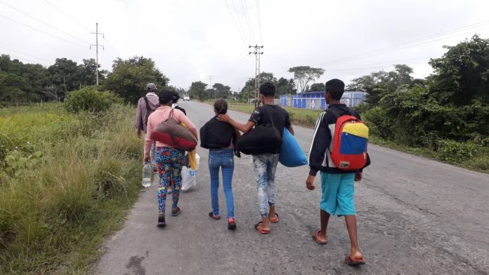 Migran a Colombia caminando por el Alto Apure
