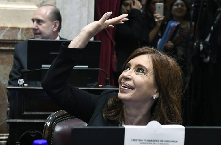 Destituyen a tres jueces que investigaban a Cristina Fernández