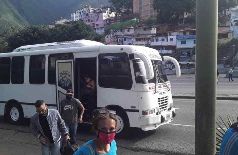 Usuarios se quejaron de los 100 mil de la Caracas-La Guaira