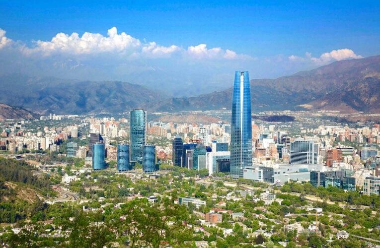 Fuerte olor a gas en Santiago de Chile con causa desconocida
