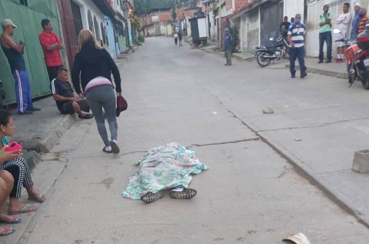 Asesinan a policía en Guarenas para robarle el arma
