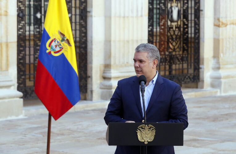 Colombia extiende aislamiento un mes más