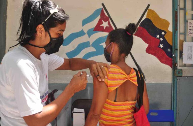 Inmunizan a 70 pacientes en el CDI de La Páez