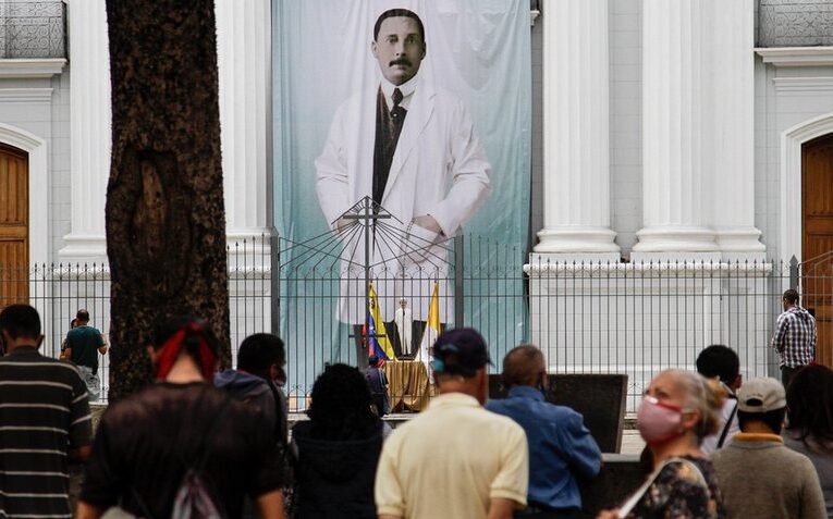 Este lunes exhumarán los restos de José Gregorio Hernández