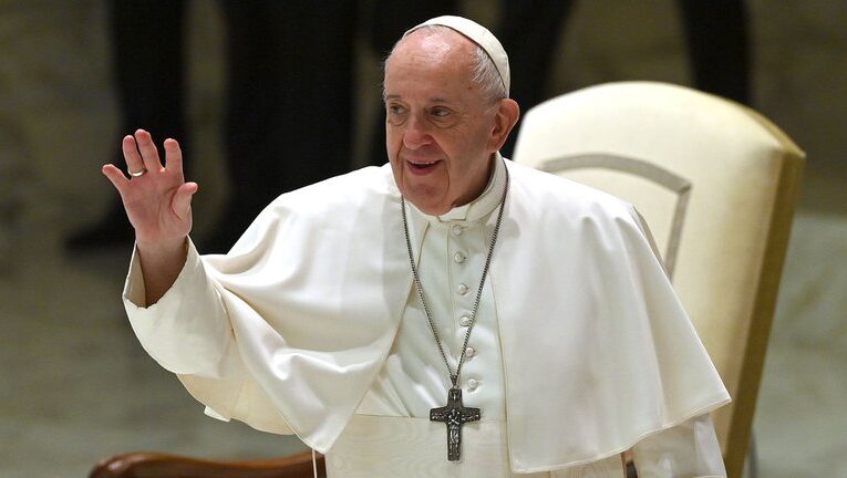 Vaticano confirma caso de Covid en residencia del Papa