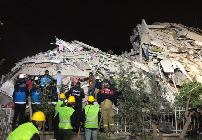 Siguen buscando sobrevivientes de terremoto en Turquía
