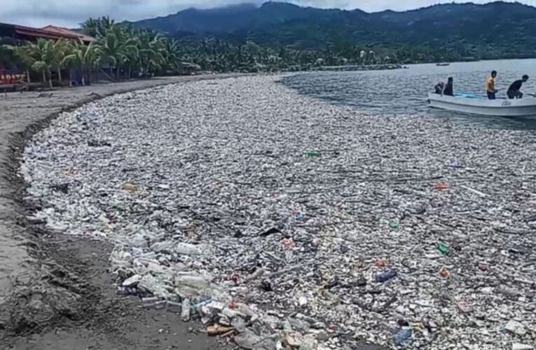 Costa de Honduras se llena de basura