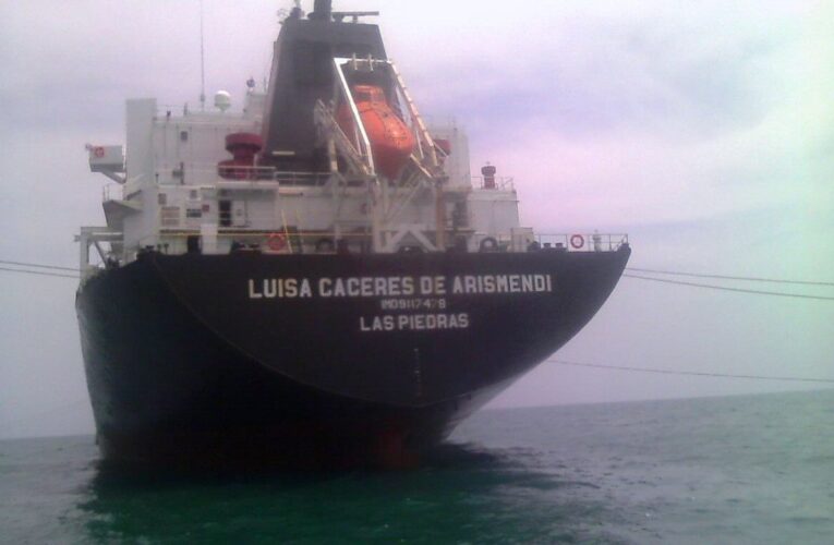 Reportan que al menos tres barcos petroleros están en cuarentena por Covid-19