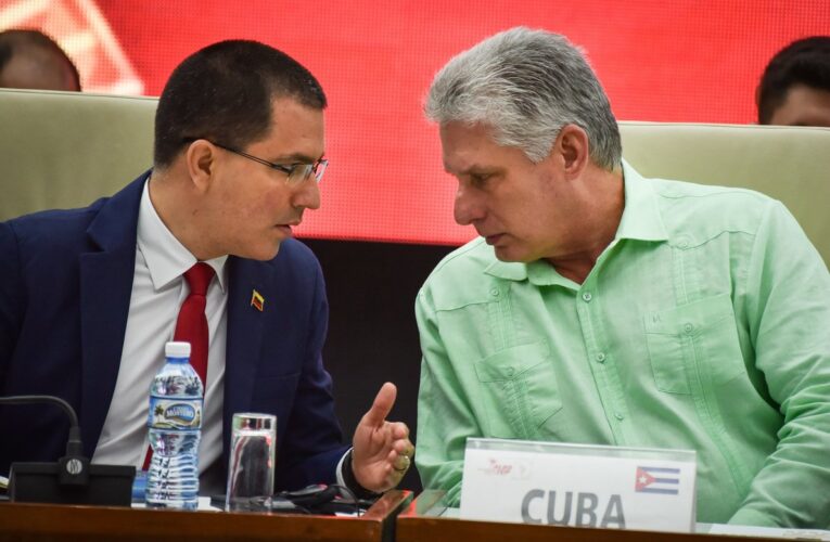 Cuba “no renunciará a cooperación con los hermanos venezolanos”