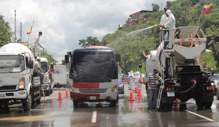 Realizan jornada de desinfección especial en Caracas