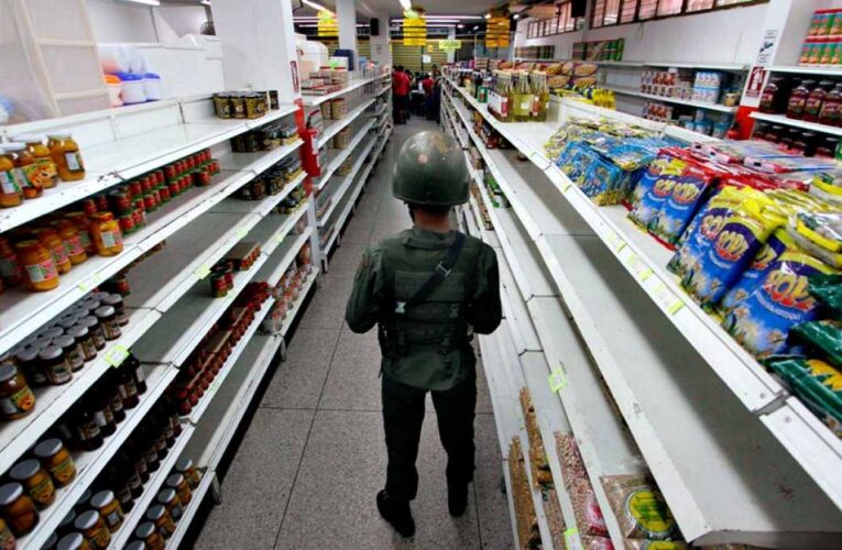 FMI: Economía venezolana caerá 25% este año
