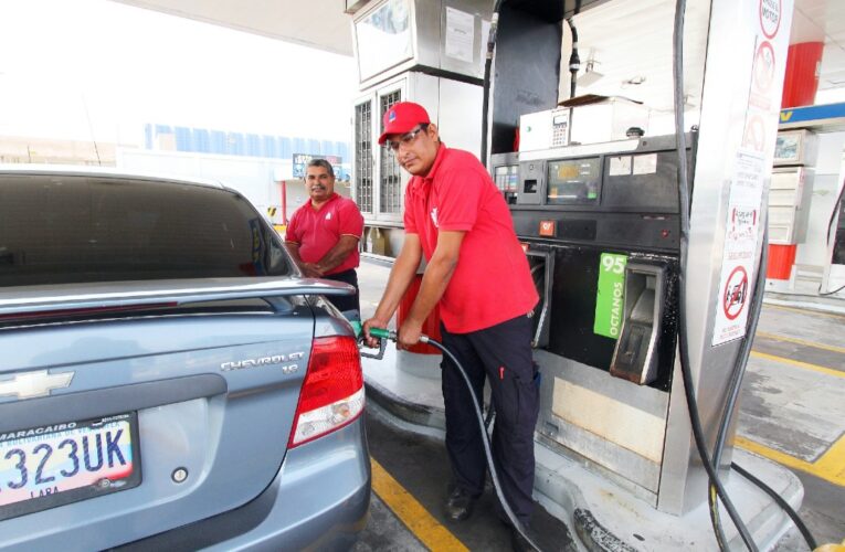 Maduro: Hay gasolina para 20 días