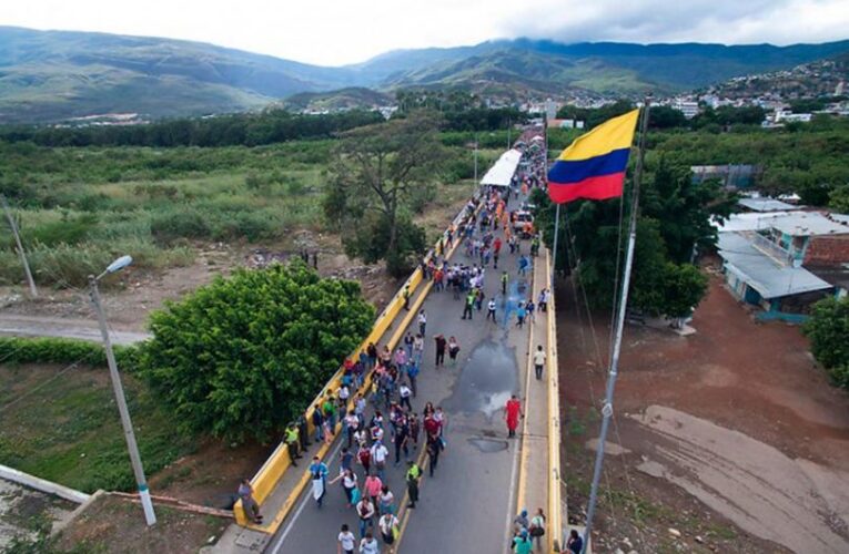 Colombia abrió frontera para recibir alumnos venezolanos