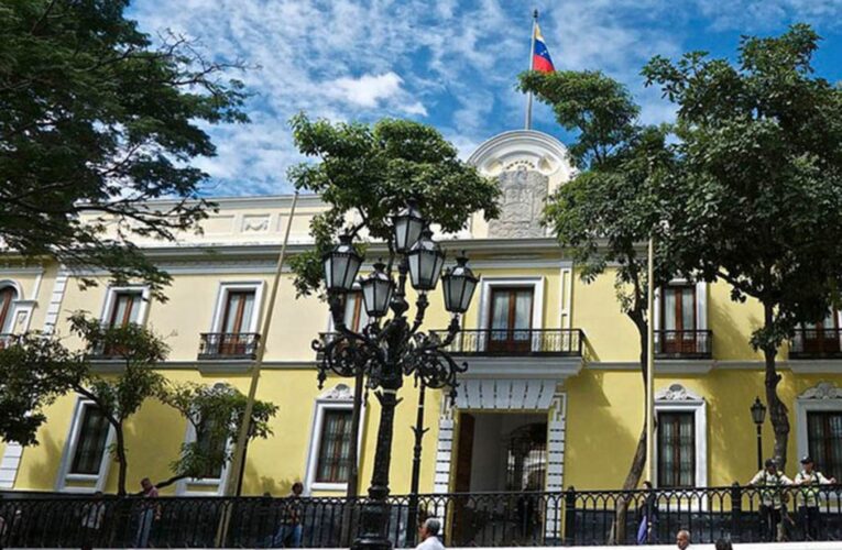 Maduro ordena cierre de la embajada en Guatemala