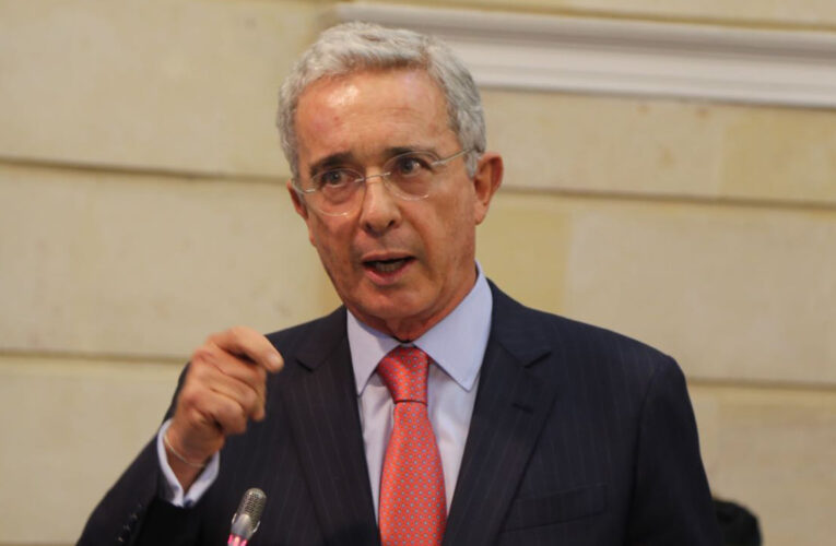 Uribe alerta sobre «chavismo oculto» que aspira al poder