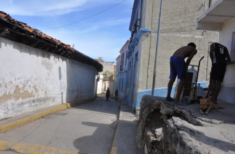 Sin gas ni agua desde hace un mes en Barrio Bolívar