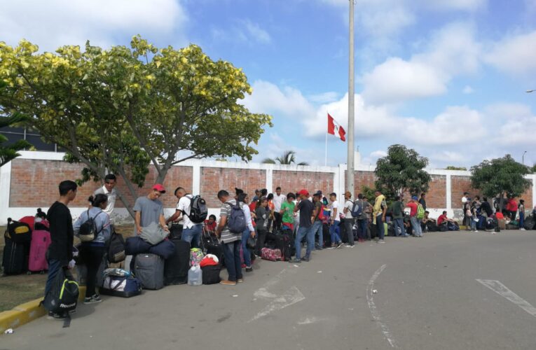 Detienen en Perú a 37 migrantes venezolanos que iban a Chile