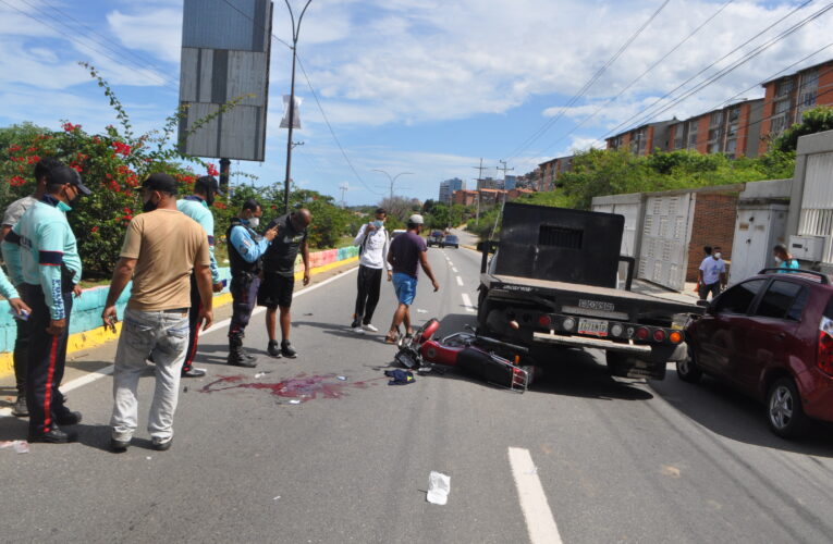 Motorizado se estrelló contra un camión frente al Central Madeirense