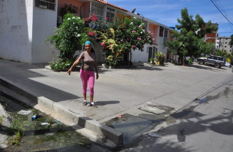 En la Opppe 28 de Tanaguarena colapsaron las aguas servidas