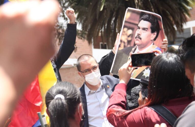 Gobierno de Maduro recupera Embajada de Bolivia