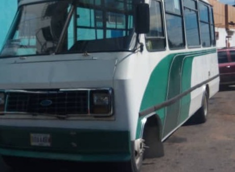 Autobús arrolló a 2 peatones en la avenida El Ejército