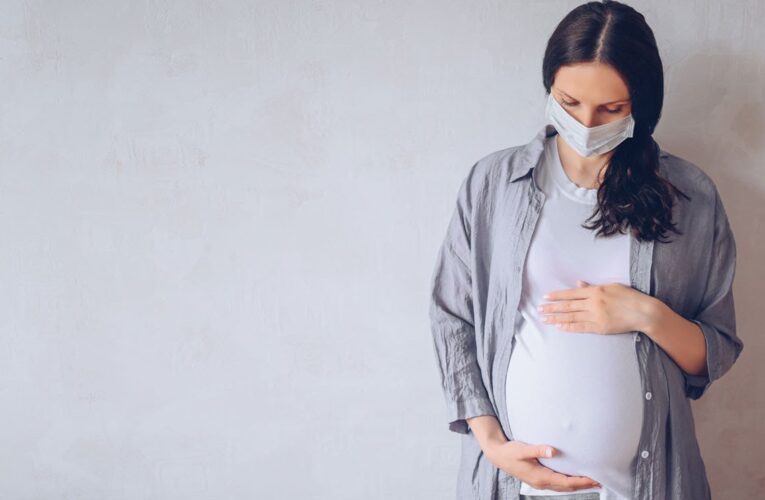 Estudio del CDC arroja que embarazadas corren un mayor riesgo de morir por Covid-19