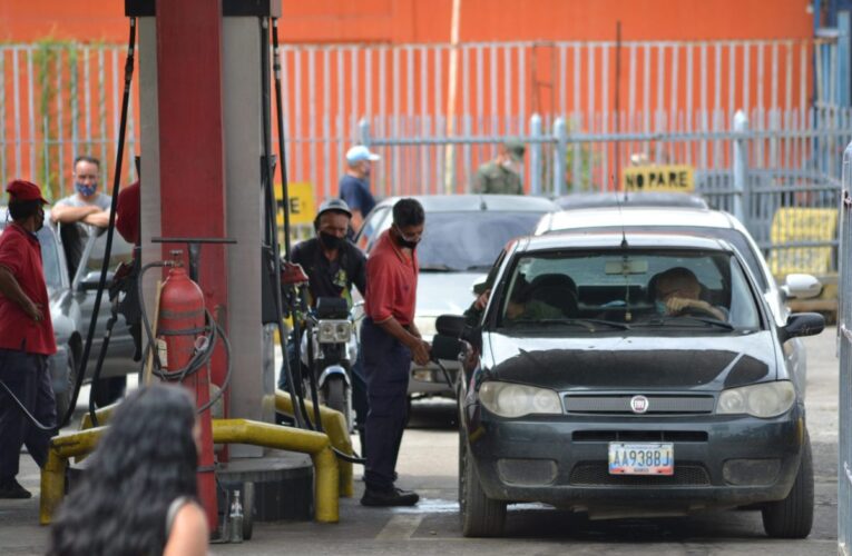 Maduro asegura que Venezuela ya produce la gasolina necesaria