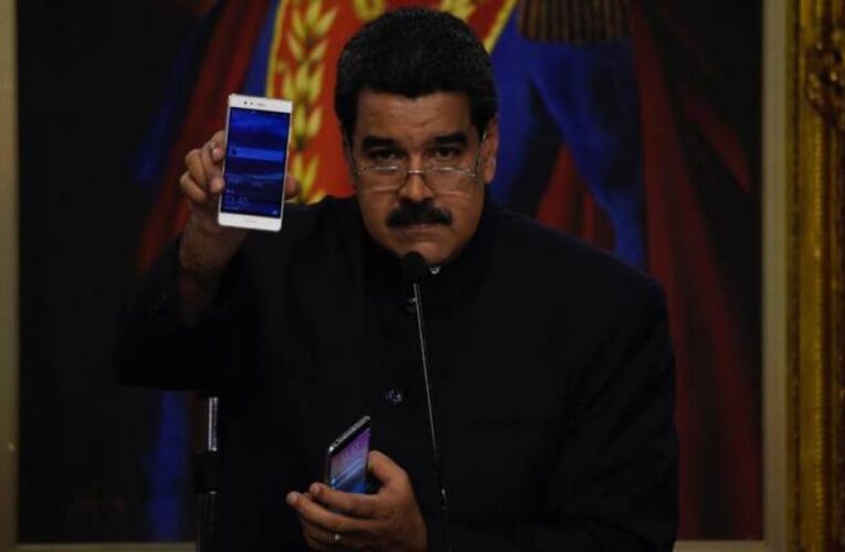 Maduro llama a regular las redes sociales