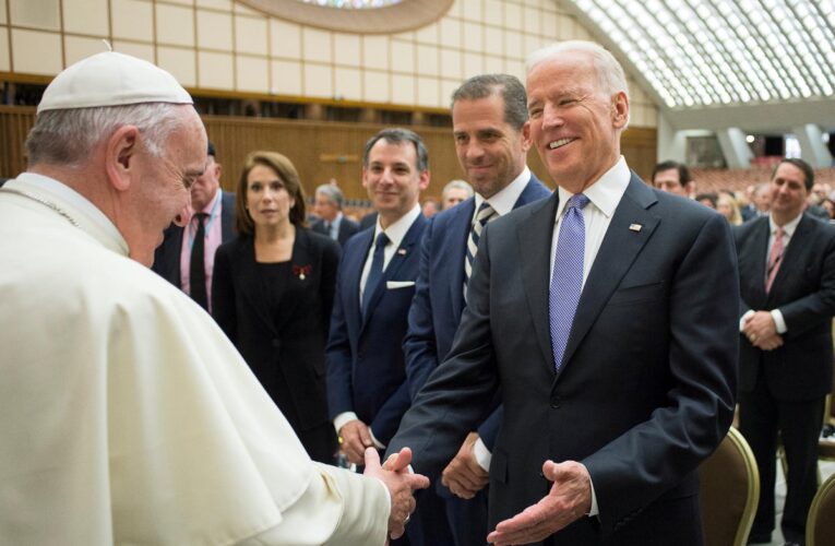 Papa Francisco felicita a Joe Biden