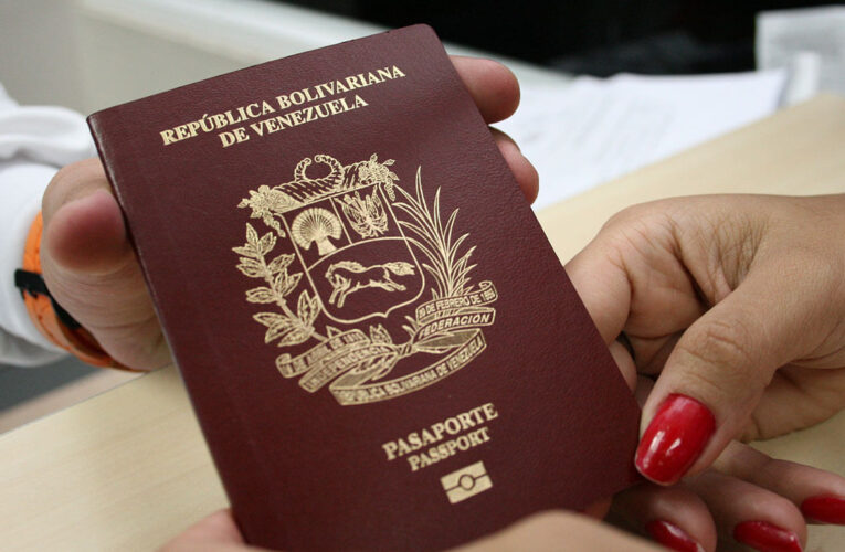 Venezolanos con doble nacionalidad podrán viajar con pasaporte vencido