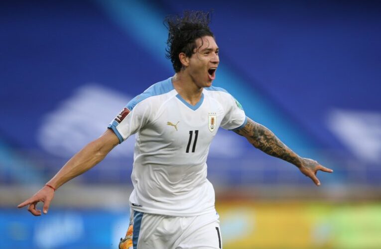 Uruguay castiga 3-0 a Colombia