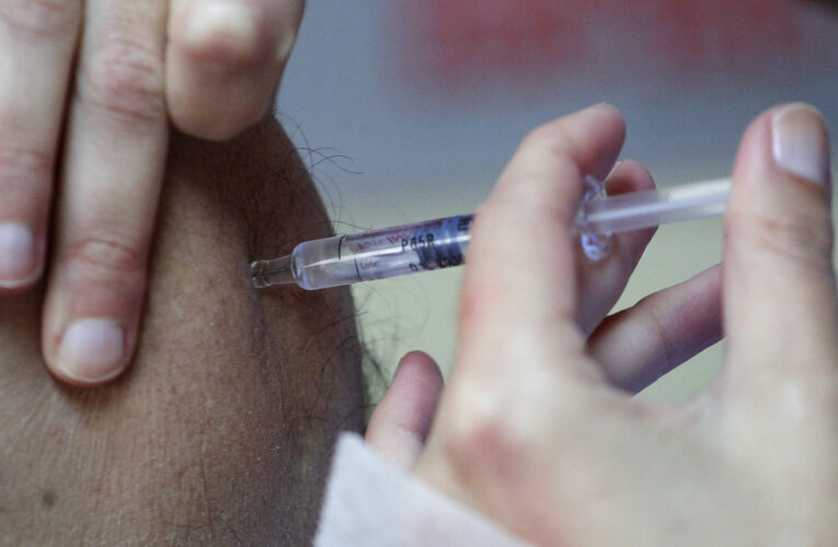Hospital ruso dice que comenzó vacunaciones contra el covid