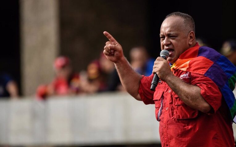 Cabello plantea Ley para castigar a diputados que piden sanciones
